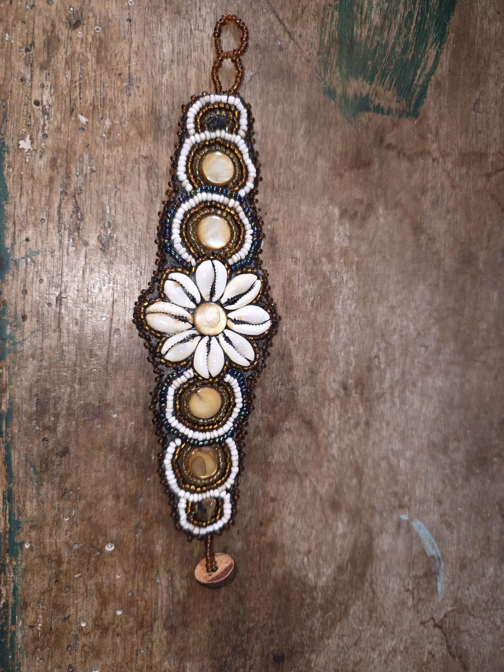 Source Unknown White Shell Daisy Beaded Bracelet with Brown Accents